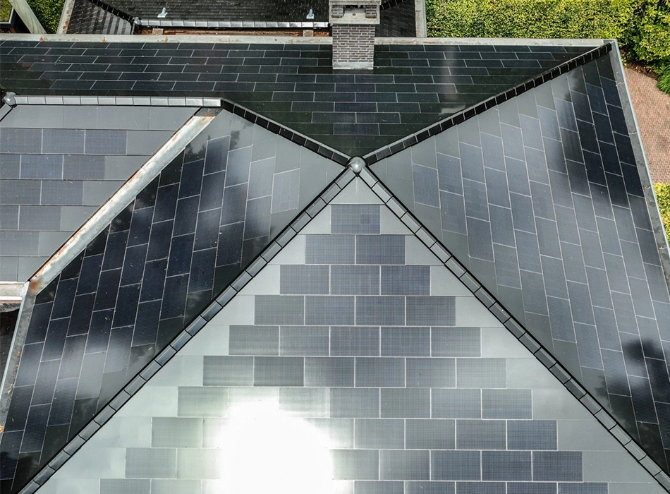 A bird's-eye view of a roof fitted with solar roof tiles (photo)
